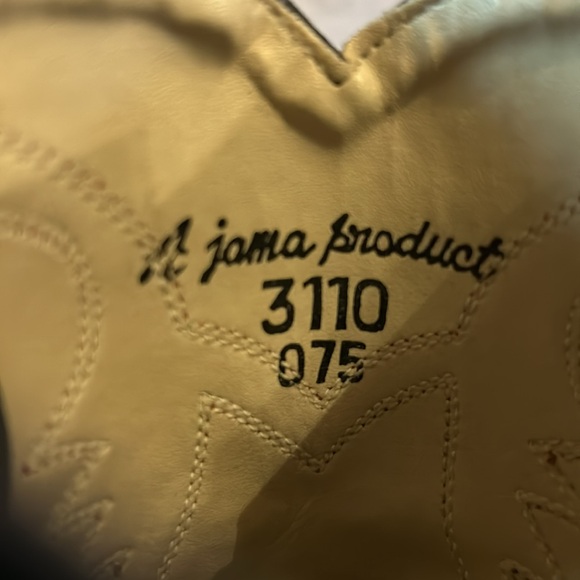 A Jama product boots - Picture 3 of 6